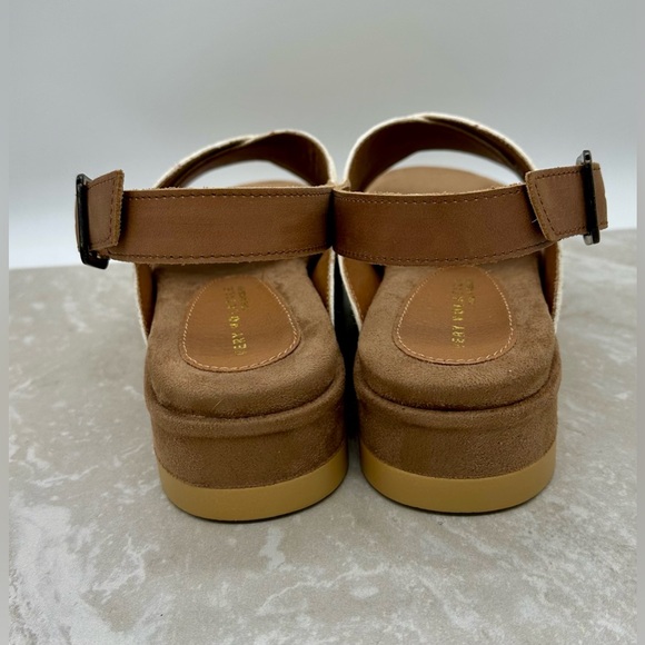 Very volatile Sandal Size 8 - Picture 3 of 10